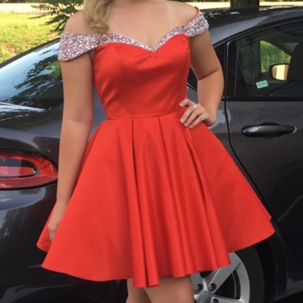 STUNNING Red Cocktail Dress ❤️